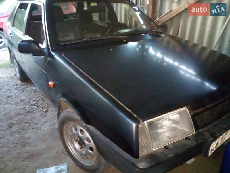 Седан ВАЗ / Lada 21099 2000 в Черновцах