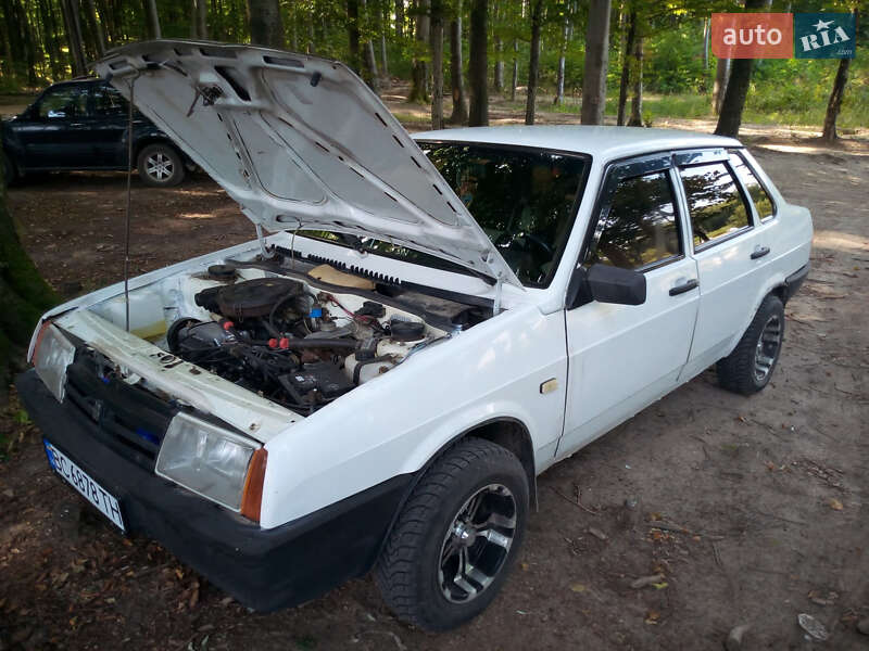 Седан ВАЗ / Lada 21099 2000 в Львове