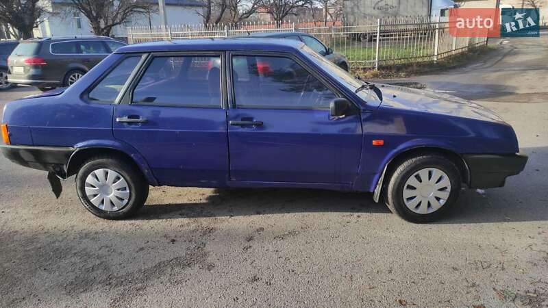 Седан ВАЗ / Lada 21099 2003 в Луцьку