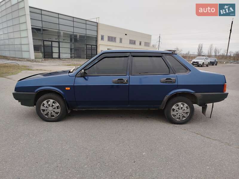 Седан ВАЗ / Lada 21099 2001 в Днепре