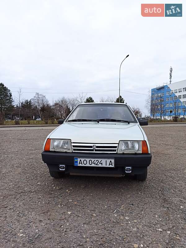 Седан ВАЗ / Lada 21099 2001 в Ужгороде