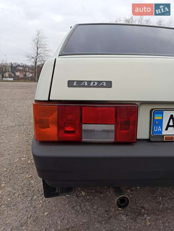 Седан ВАЗ / Lada 21099 2001 в Ужгороде