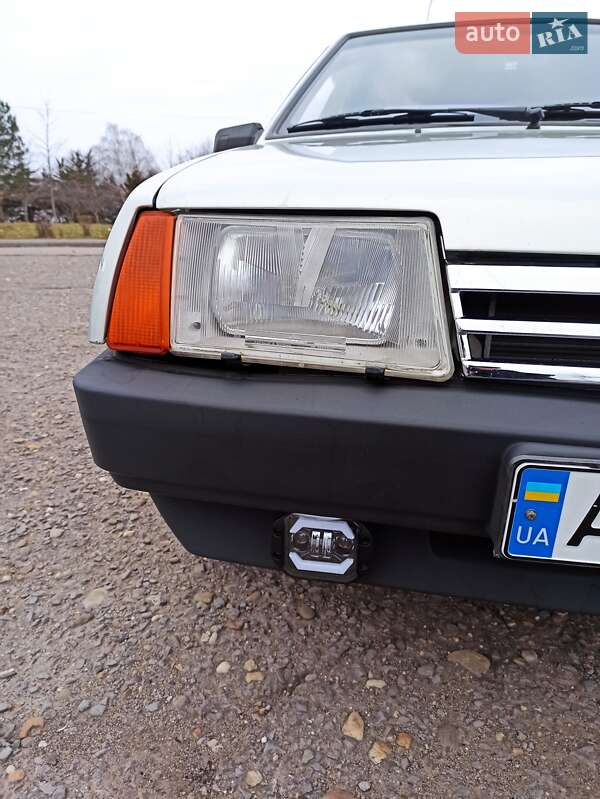 Седан ВАЗ / Lada 21099 2001 в Ужгороде