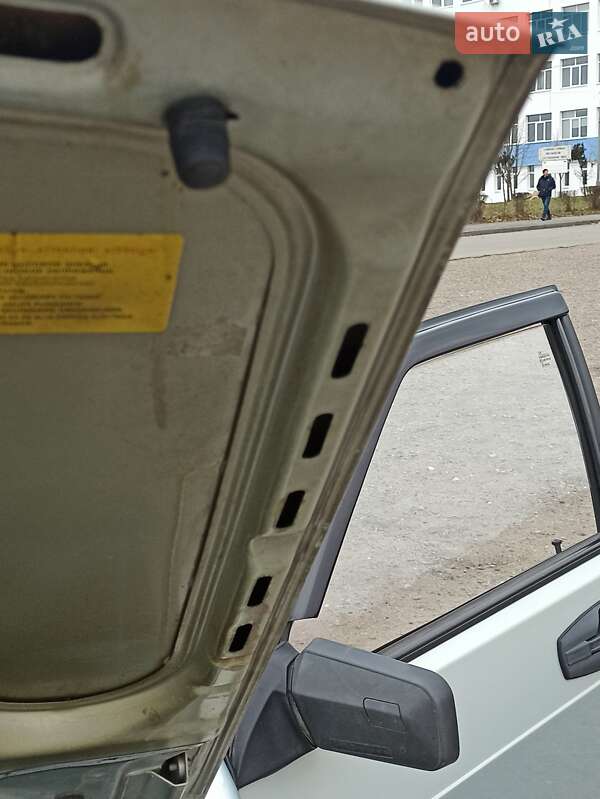 Седан ВАЗ / Lada 21099 2001 в Ужгороде