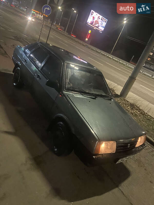 Седан ВАЗ / Lada 21099 2003 в Киеве