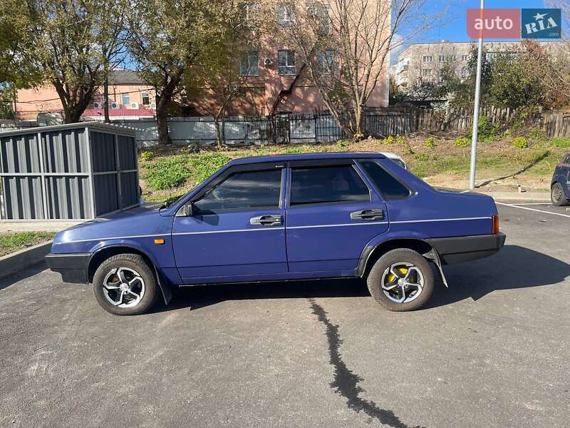 Седан ВАЗ / Lada 21099 2004 в Звягелі