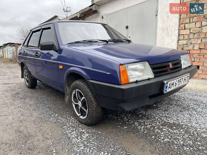 Седан ВАЗ / Lada 21099 2004 в Звягелі