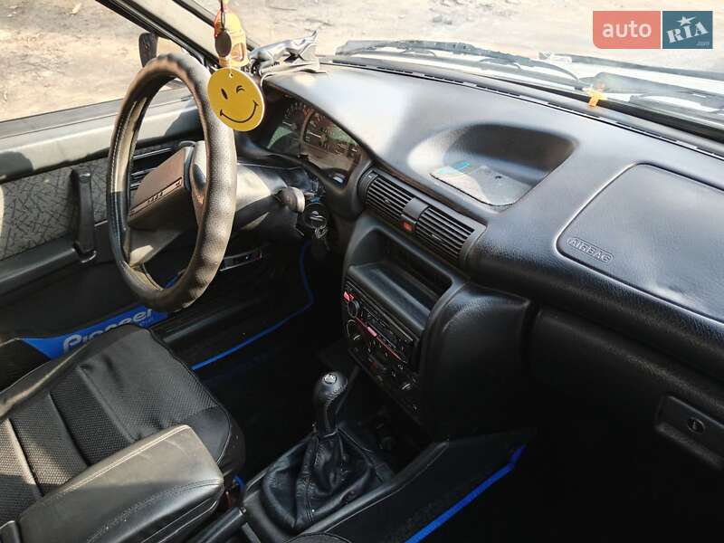 Седан ВАЗ / Lada 21099 2004 в Киеве