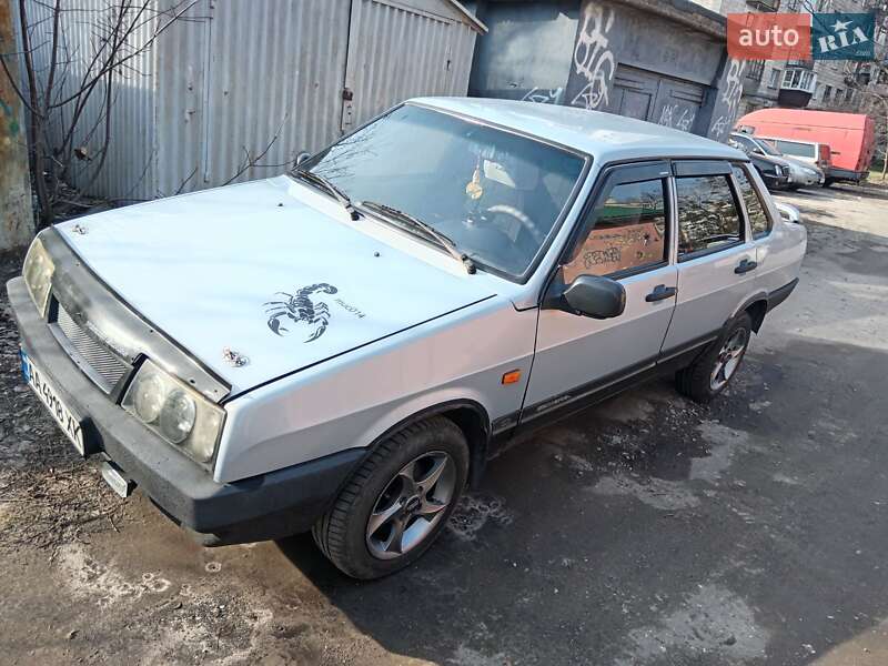 Седан ВАЗ / Lada 21099 2004 в Киеве