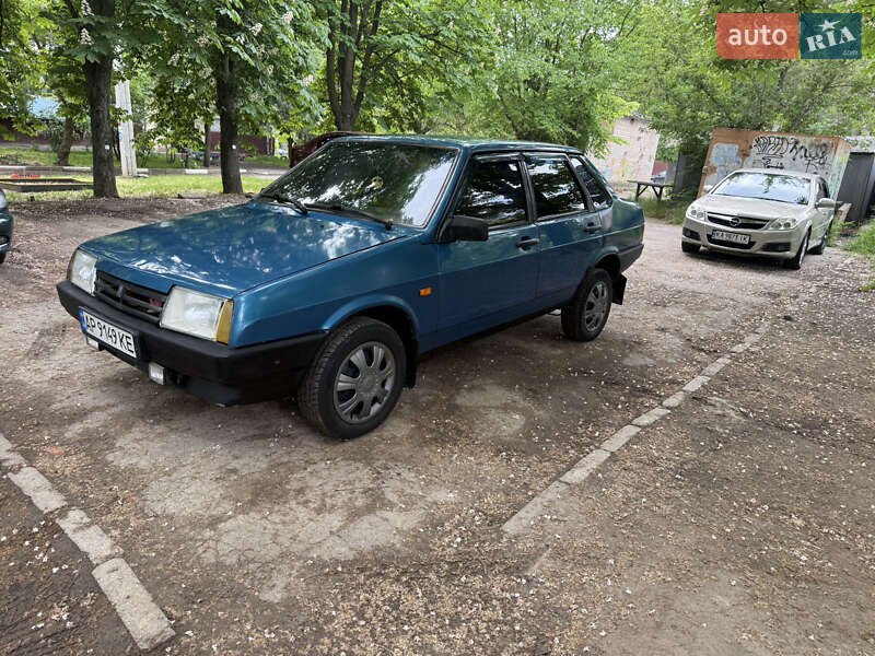 Седан ВАЗ 21099 2000 в 