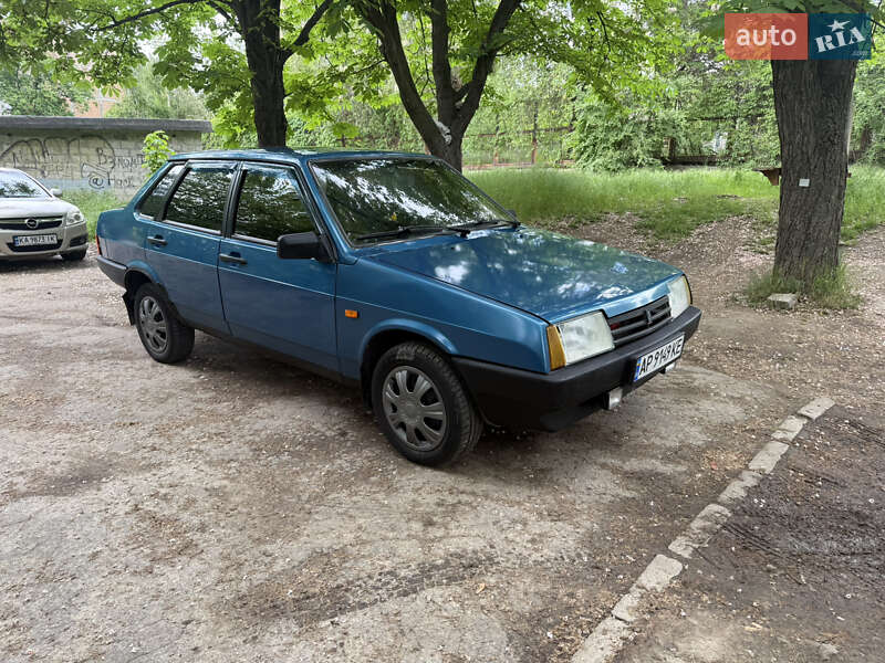 Седан ВАЗ / Lada 21099 2000 в Запорожье