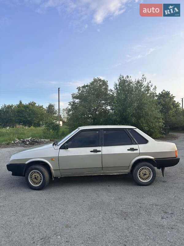 Седан ВАЗ / Lada 21099 1998 в Зборове