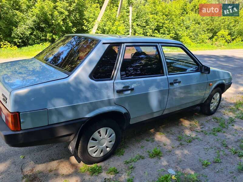 Седан ВАЗ / Lada 21099 2004 в Миргороде