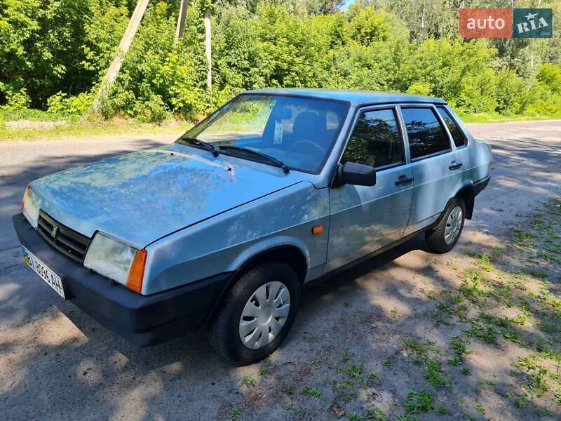 Седан ВАЗ / Lada 21099 2004 в Миргороде