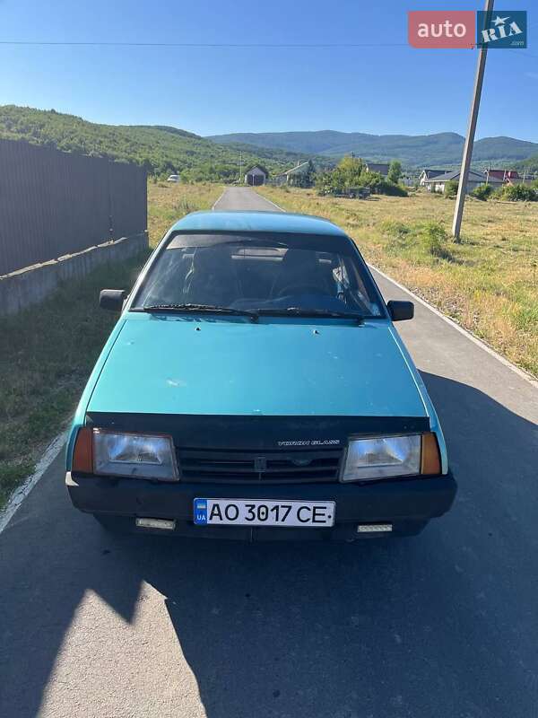 Седан ВАЗ / Lada 21099 2001 в Ужгороде