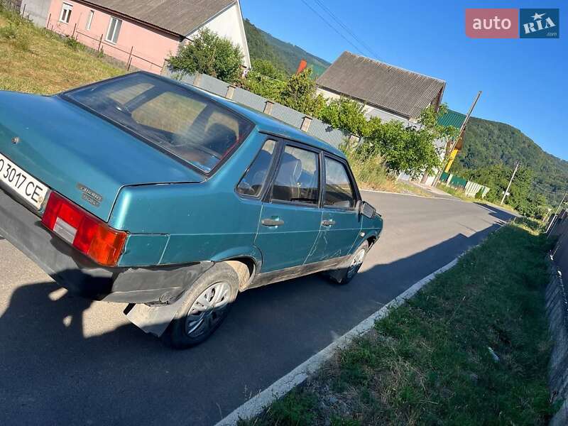 Седан ВАЗ / Lada 21099 2001 в Ужгороде