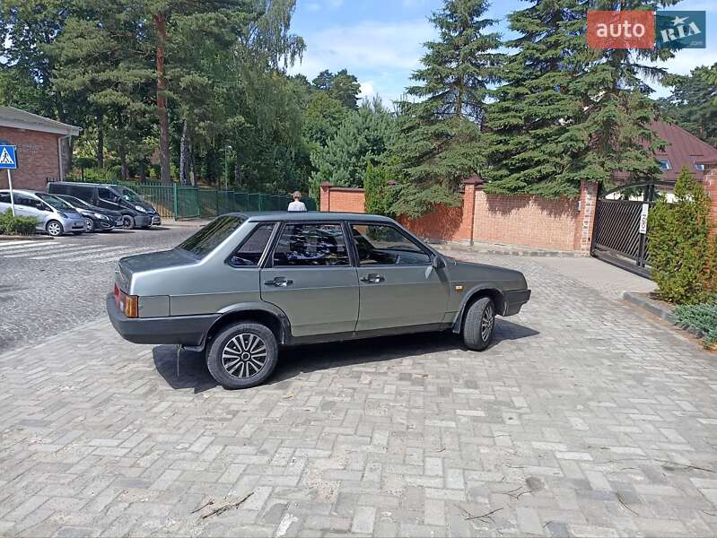 Седан ВАЗ / Lada 21099 1993 в Львове