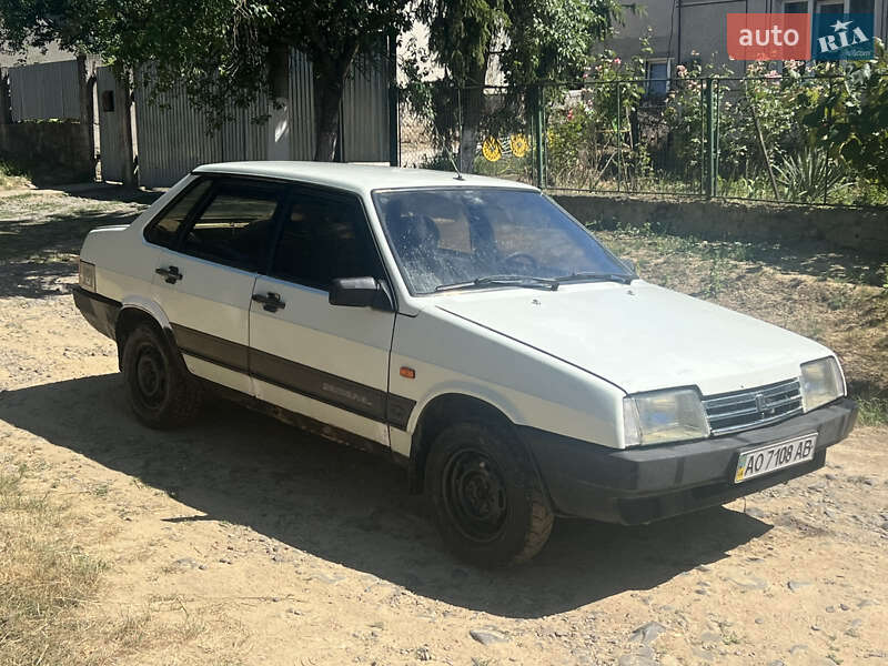 Седан ВАЗ / Lada 21099 1998 в Ужгороде