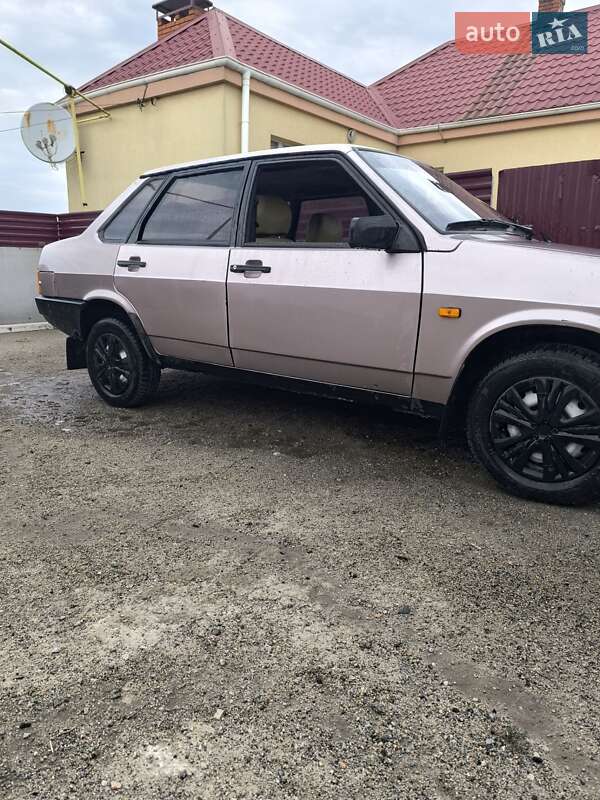Седан ВАЗ / Lada 21099 2001 в Днепре