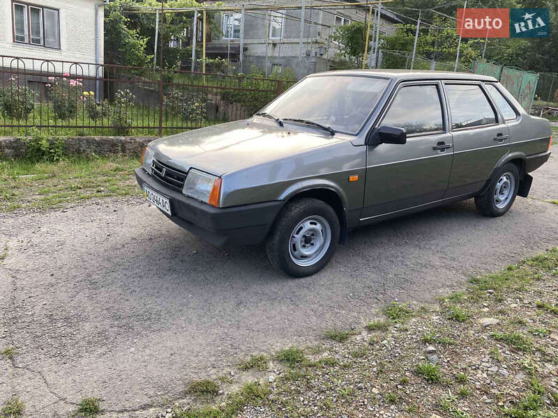 Седан ВАЗ / Lada 21099 2005 в Ужгороде
