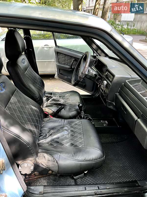 Седан ВАЗ / Lada 21099 2002 в Чернівцях