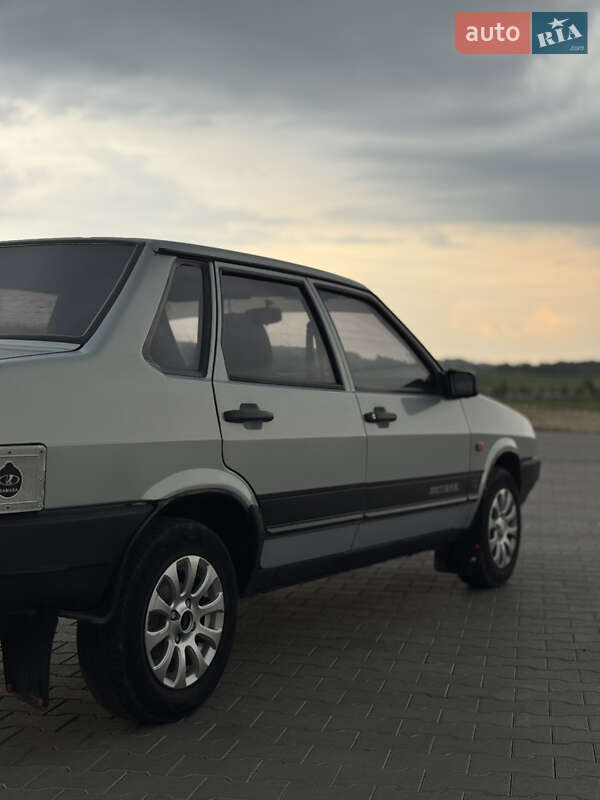 Седан ВАЗ / Lada 21099 2004 в Хмельницком