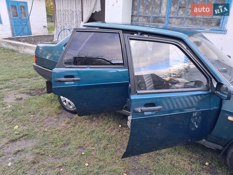 Седан ВАЗ / Lada 21099 2000 в Рівному