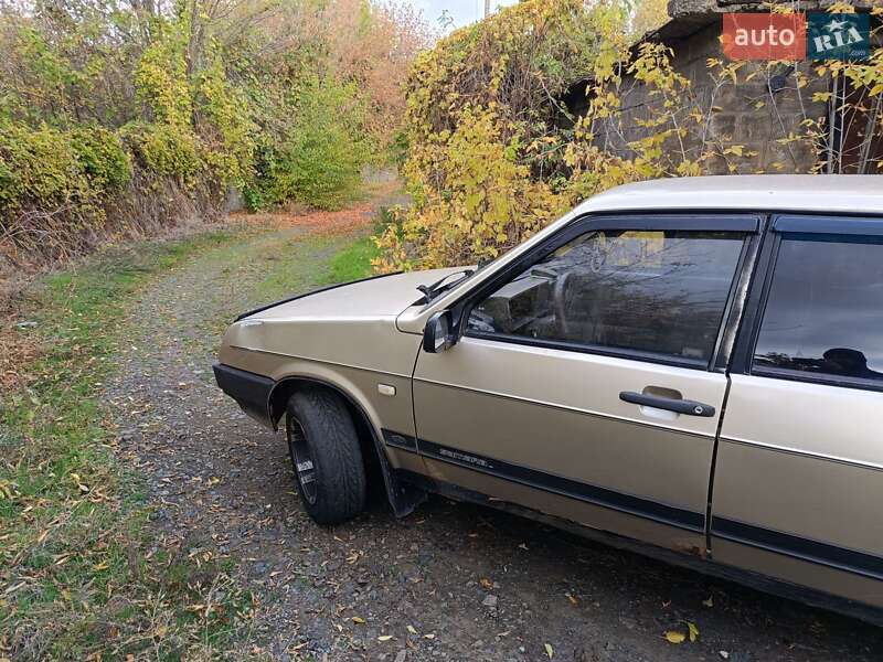 Седан ВАЗ / Lada 21099 2000 в Днепре