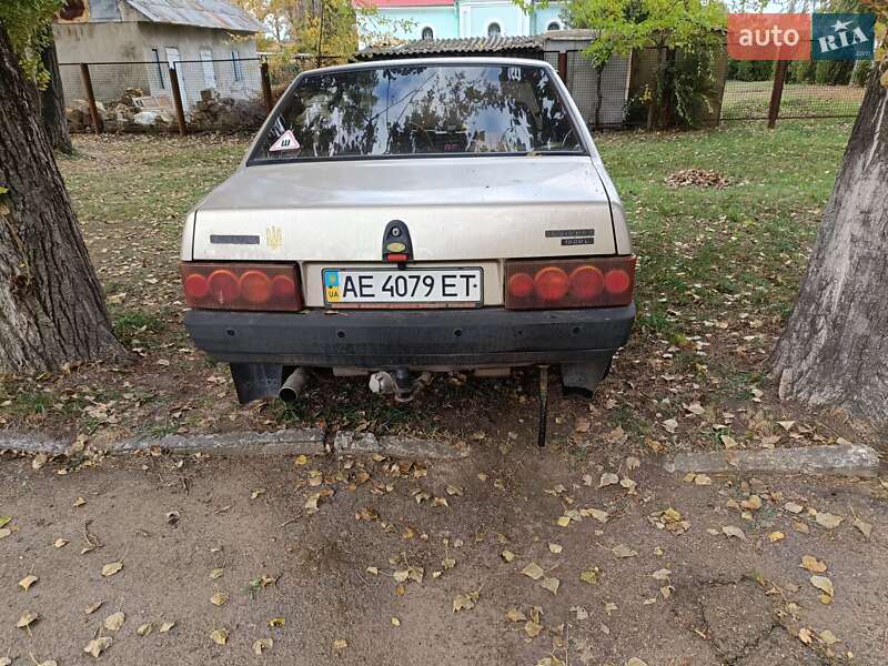 Седан ВАЗ / Lada 21099 2000 в Днепре