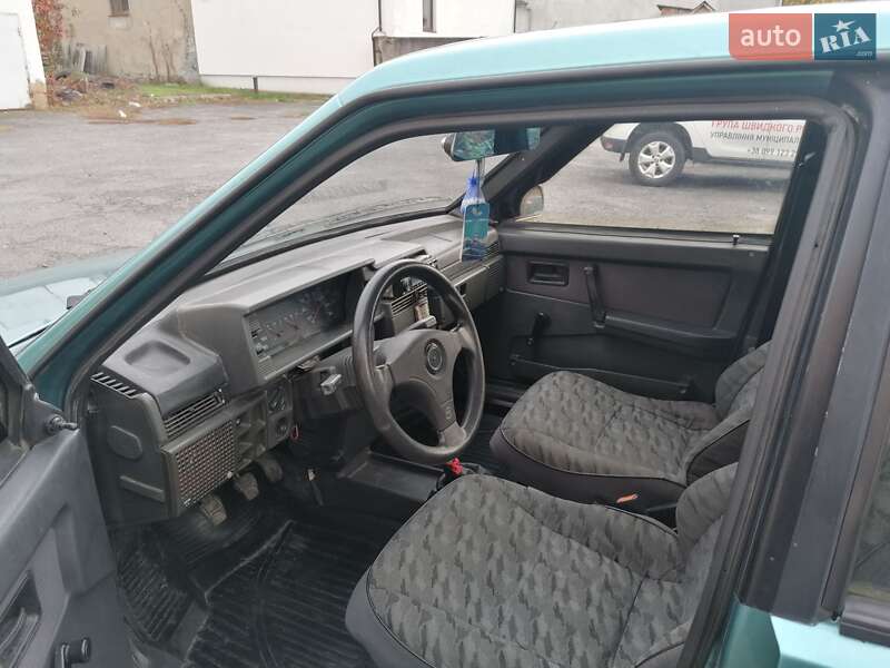 Седан ВАЗ / Lada 21099 2000 в Сваляве