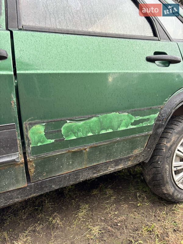 Седан ВАЗ / Lada 21099 2004 в Бориславі