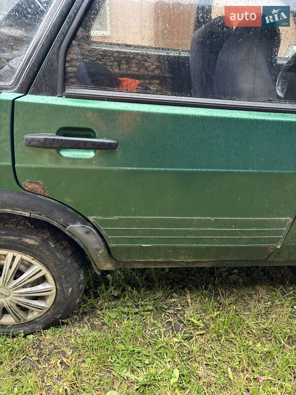 Седан ВАЗ / Lada 21099 2004 в Бориславі