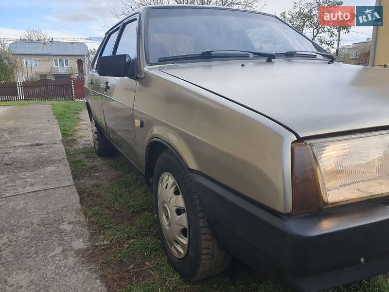 Седан ВАЗ / Lada 21099 2001 в Ивано-Франковске