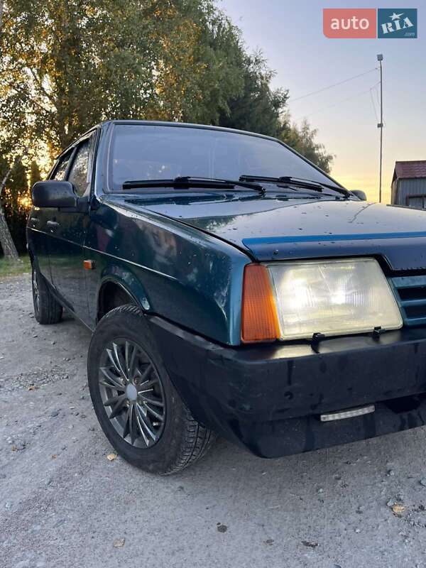 Седан ВАЗ / Lada 21099 2001 в Львові