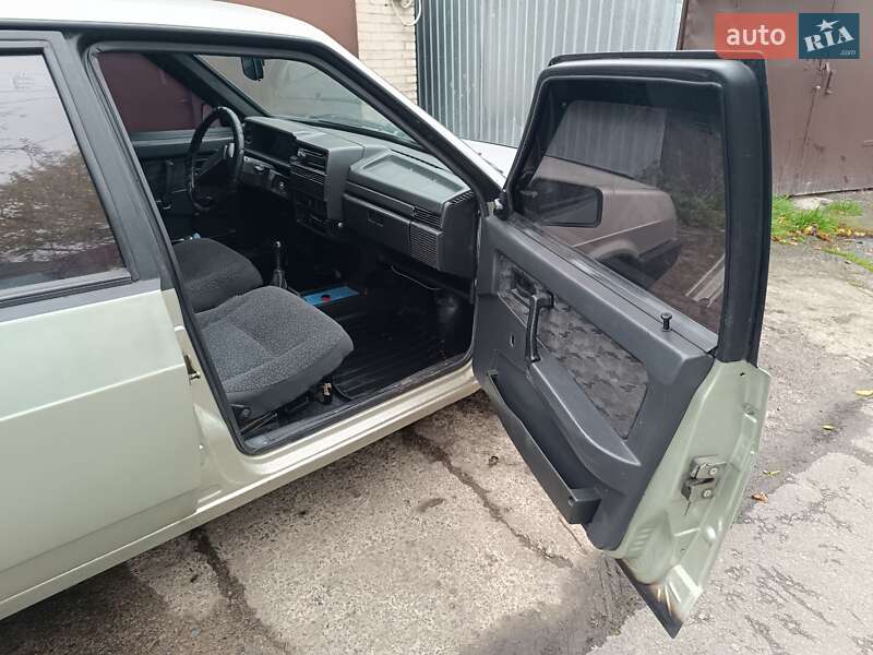 Седан ВАЗ / Lada 21099 2001 в Остроге фото 23 Седан ВАЗ / Lada 21099 2001 в Остроге