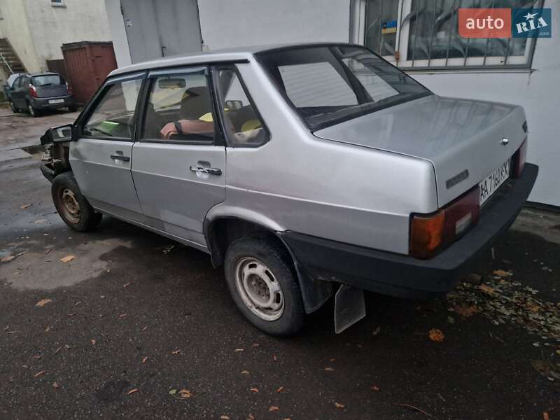 Седан ВАЗ / Lada 21099 2003 в Киеве