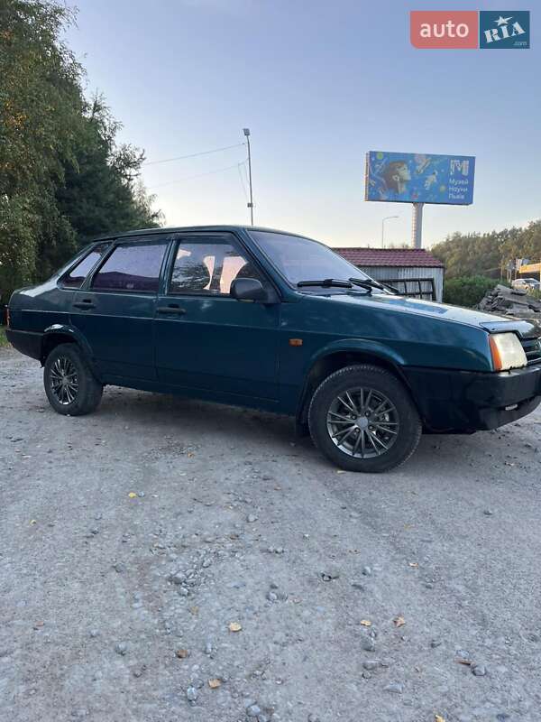 Седан ВАЗ / Lada 21099 2001 в Львове