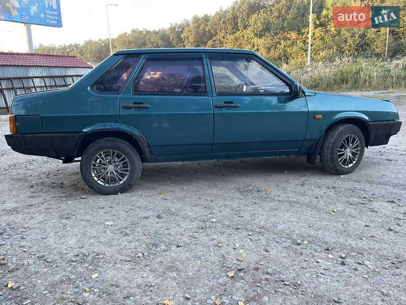 Седан ВАЗ / Lada 21099 2001 в Львове