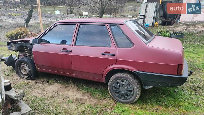 Седан ВАЗ / Lada 21099 1994 в Змиеве