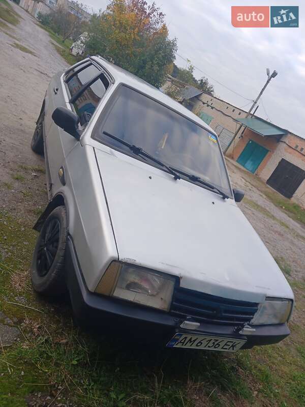 Седан ВАЗ / Lada 21099 2001 в Мирополе фото 3 Седан ВАЗ / Lada 21099 2001 в Мирополе