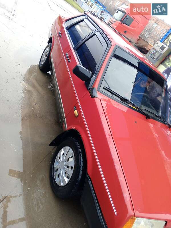 Седан ВАЗ / Lada 21099 1995 в Гадяче