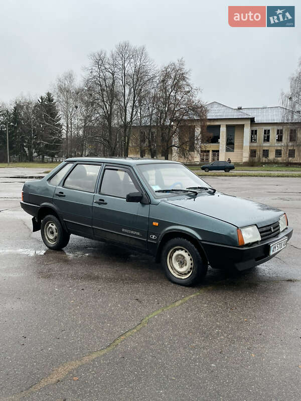 Седан ВАЗ / Lada 21099 2004 в Емильчине