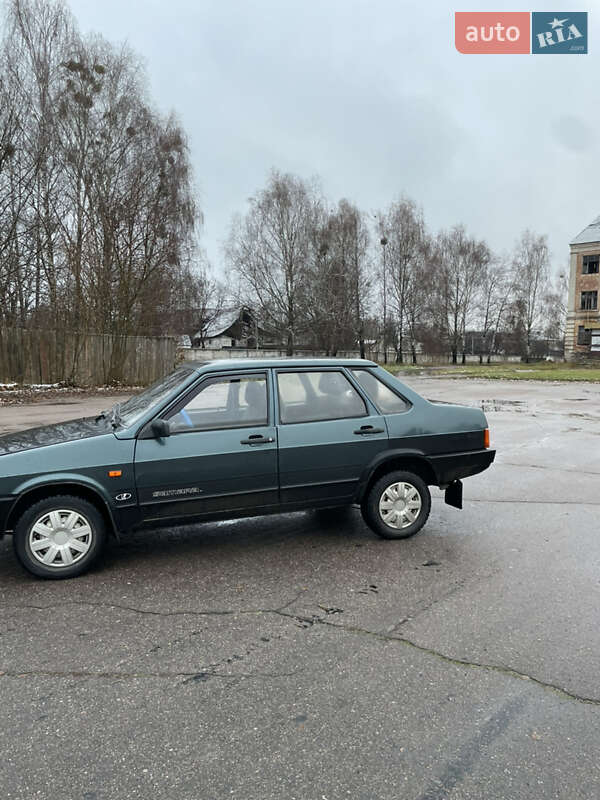 Седан ВАЗ / Lada 21099 2004 в Емильчине