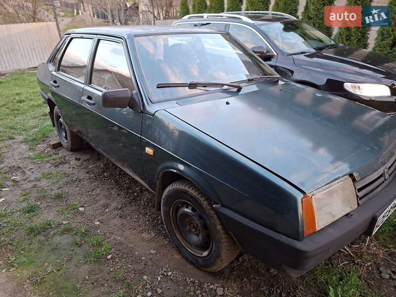 Седан ВАЗ / Lada 21099 2004 в Чернівцях