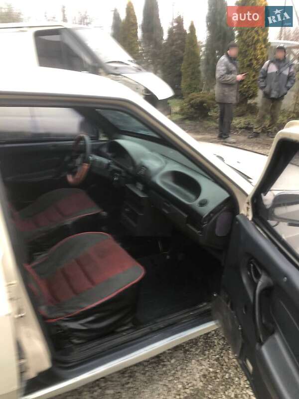 Седан ВАЗ / Lada 21099 1992 в Бурштыне