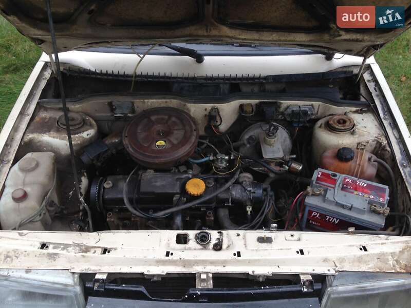 Седан ВАЗ / Lada 21099 1995 в Сарнах