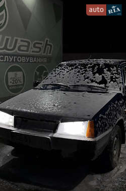 Седан ВАЗ 21099 2004 в Новоселице