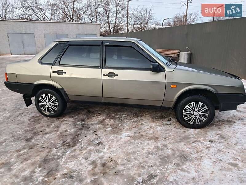 Седан ВАЗ / Lada 21099 2001 в Кривому Розі