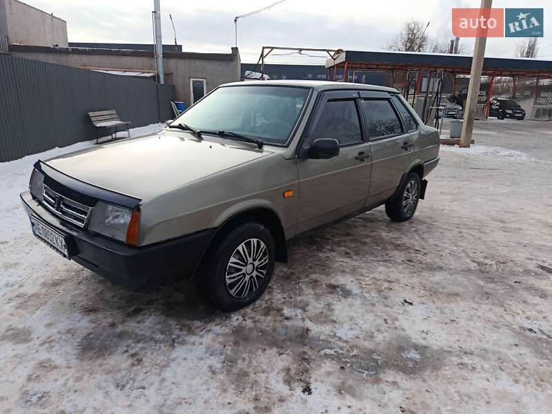 Седан ВАЗ / Lada 21099 2001 в Кривому Розі