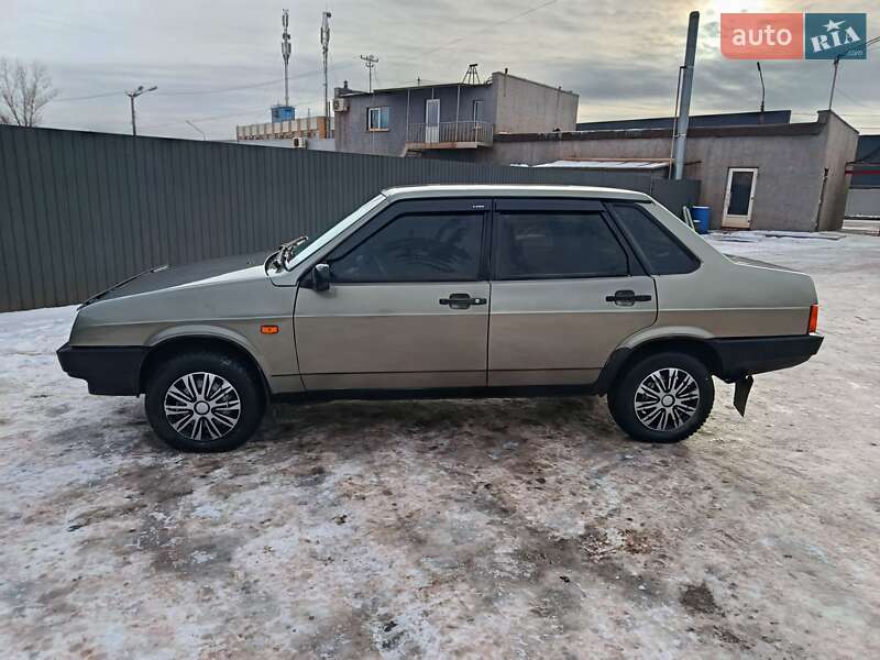 Седан ВАЗ / Lada 21099 2001 в Кривому Розі